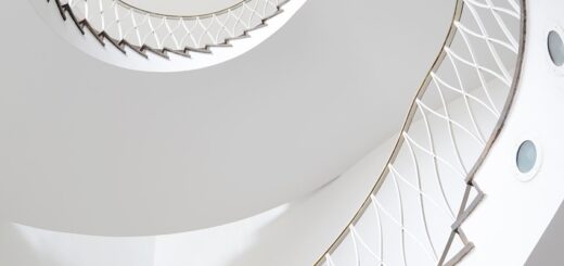 découvrez notre sélection de mains courantes élégantes et sécurisées, adaptées à tous les styles d'escalier pour assurer confort et sécurité.